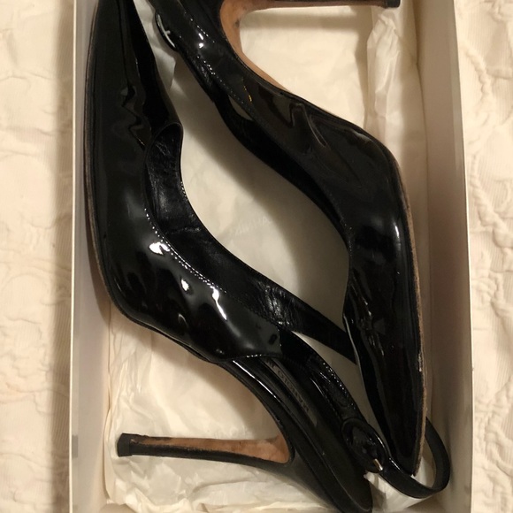 Black Patent Leather Manolo Blahnik Pumps - Picture 2 of 5